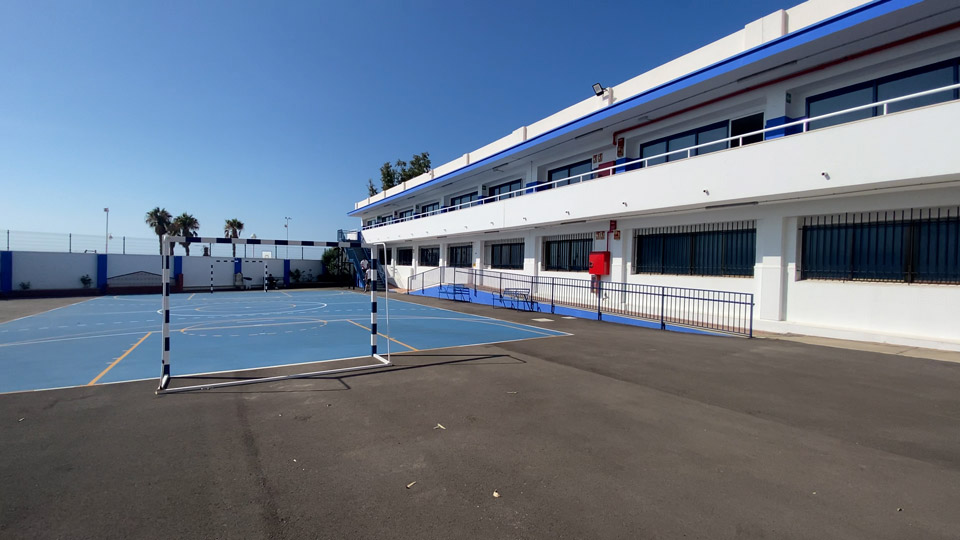 Fachada del centro Cesur Málaga Este